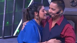 SUNIDHI amp SUKHWINDER LIVE Performance on beedi jalaile [upl. by Gustie851]